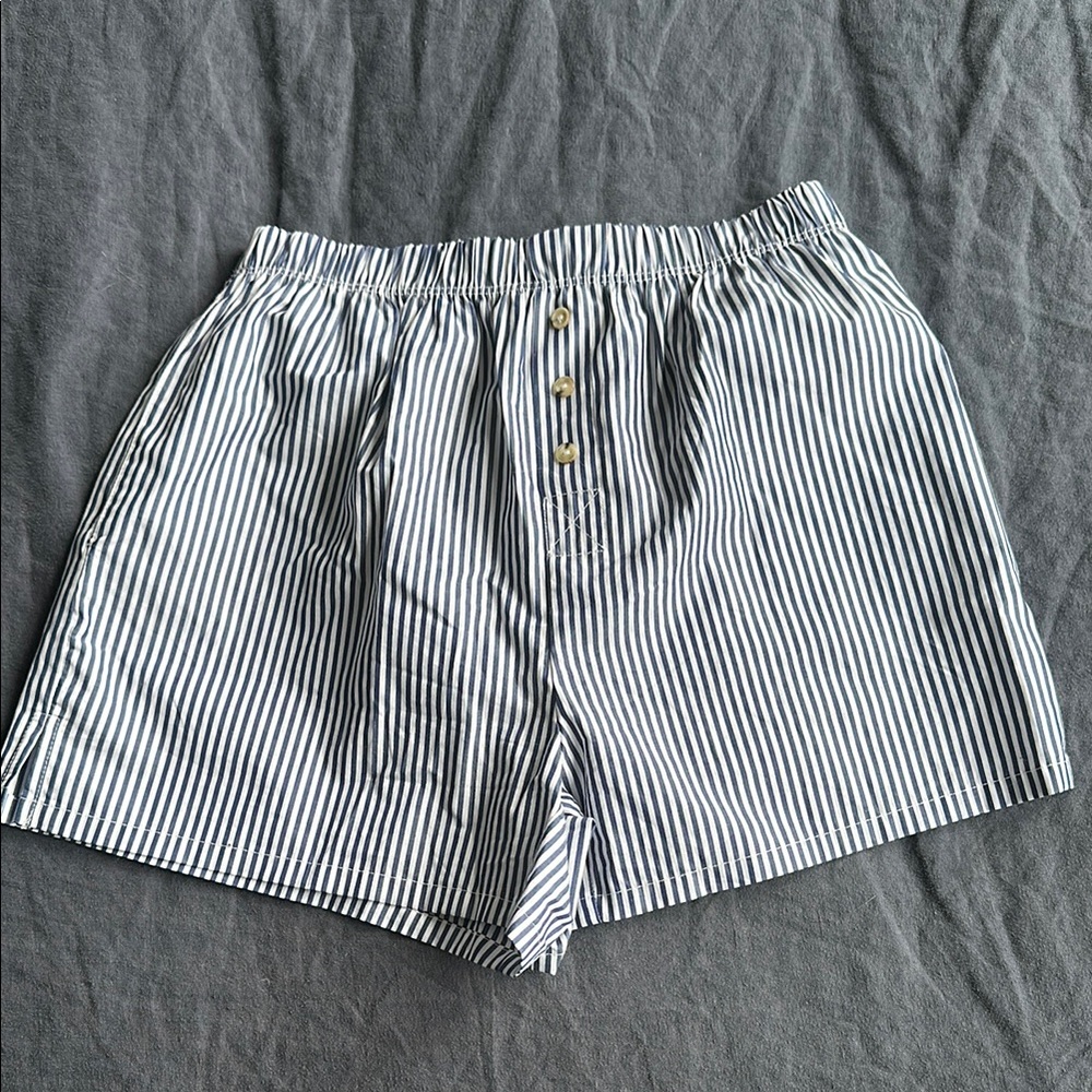 DONNI. High Waist Black and White Shorts with Elastic Waistband